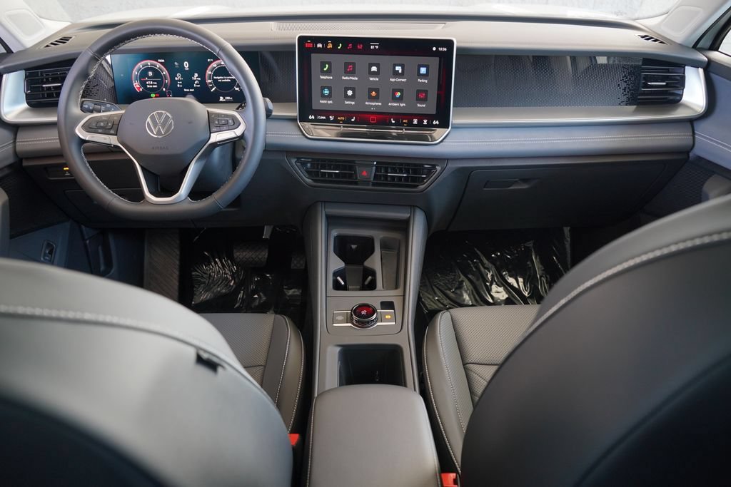 New 2026 Volkswagen Tiguan SE FWD image 8