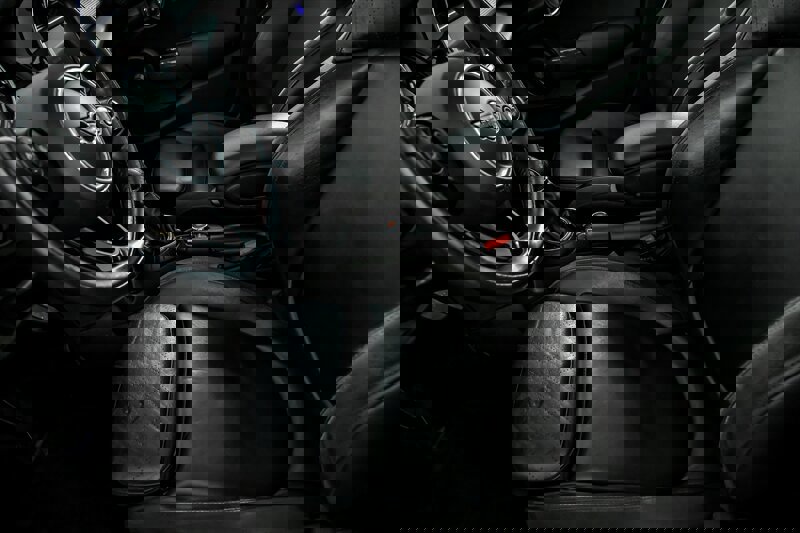 Used 2015 MINI Cooper 4-Door Hardtop image 17