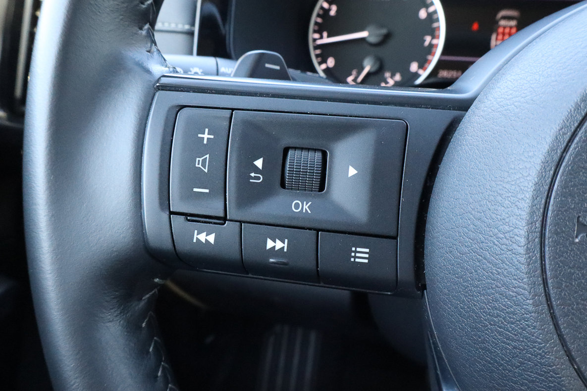 Used 2025 Nissan Pathfinder SV image 26