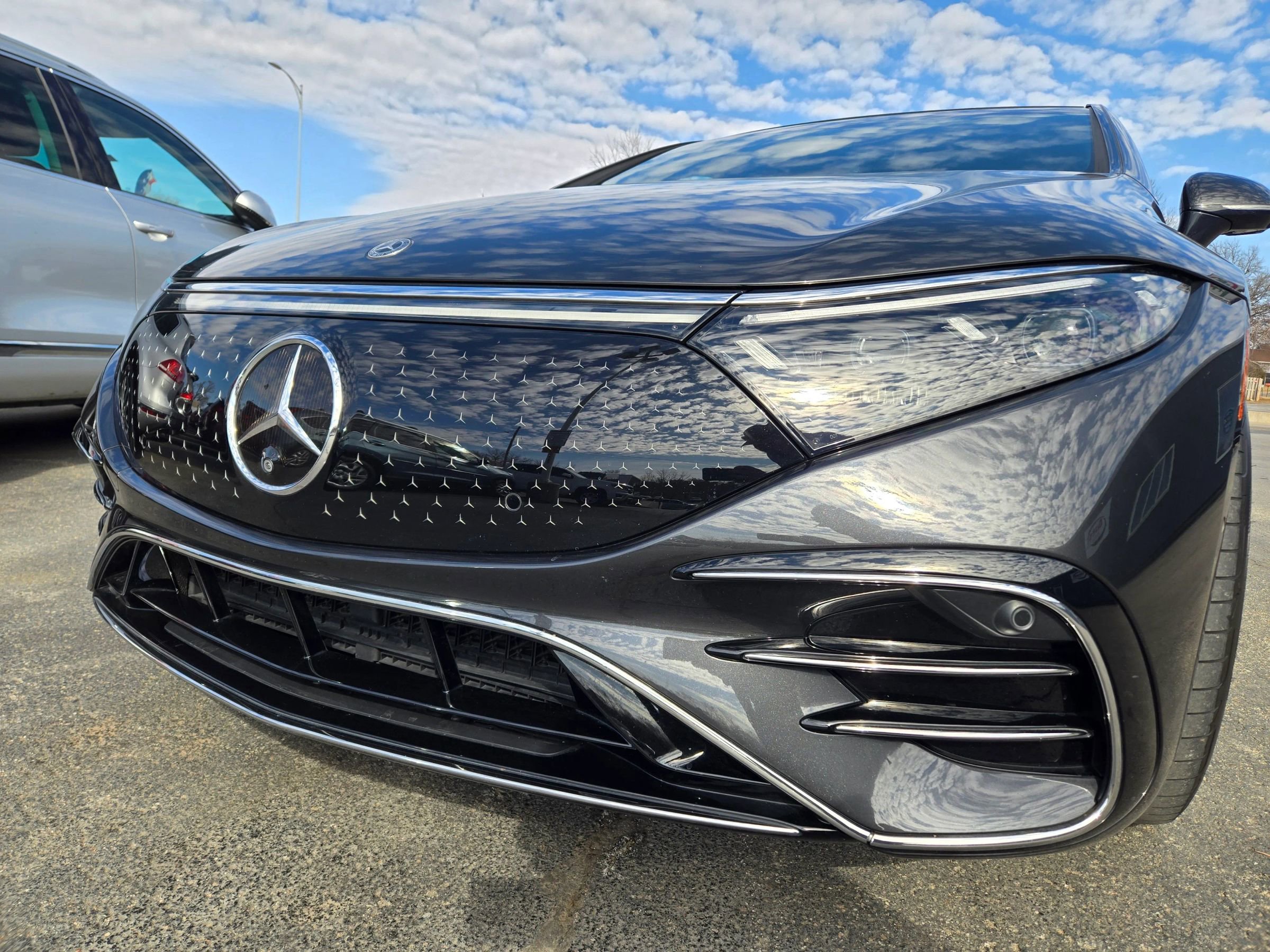 Used 2023 Mercedes-Benz EQS 580 4MATIC Sedan w/ Exclusive Trim Package image 19