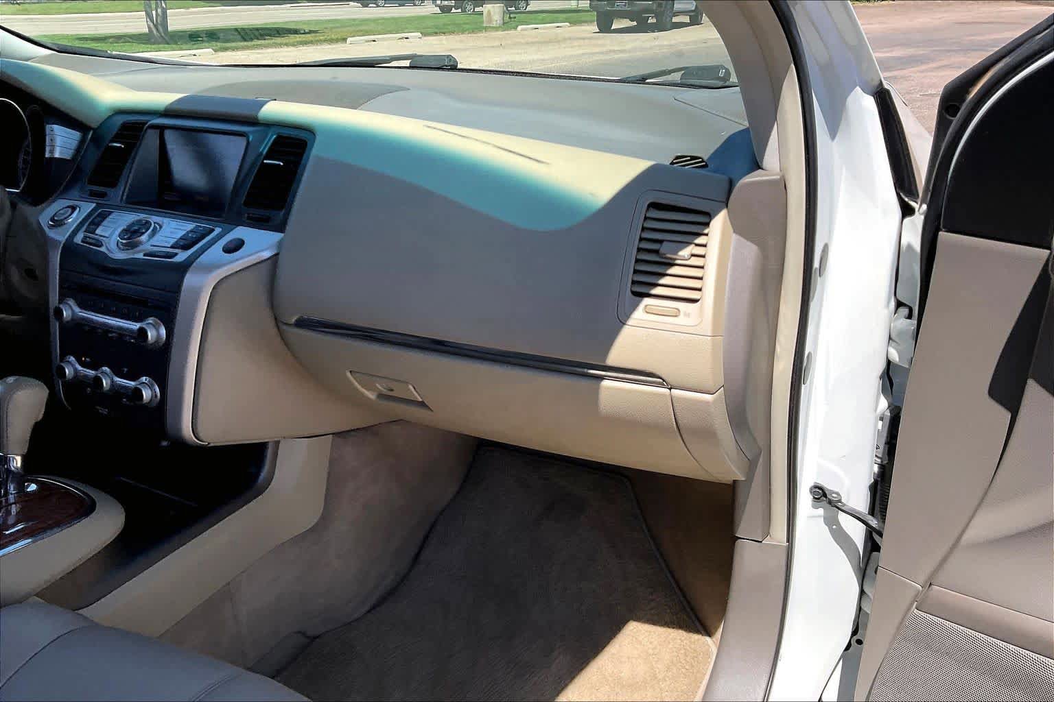 Used 2012 Nissan Murano LE w/ Platinum Pkg FWD image 18