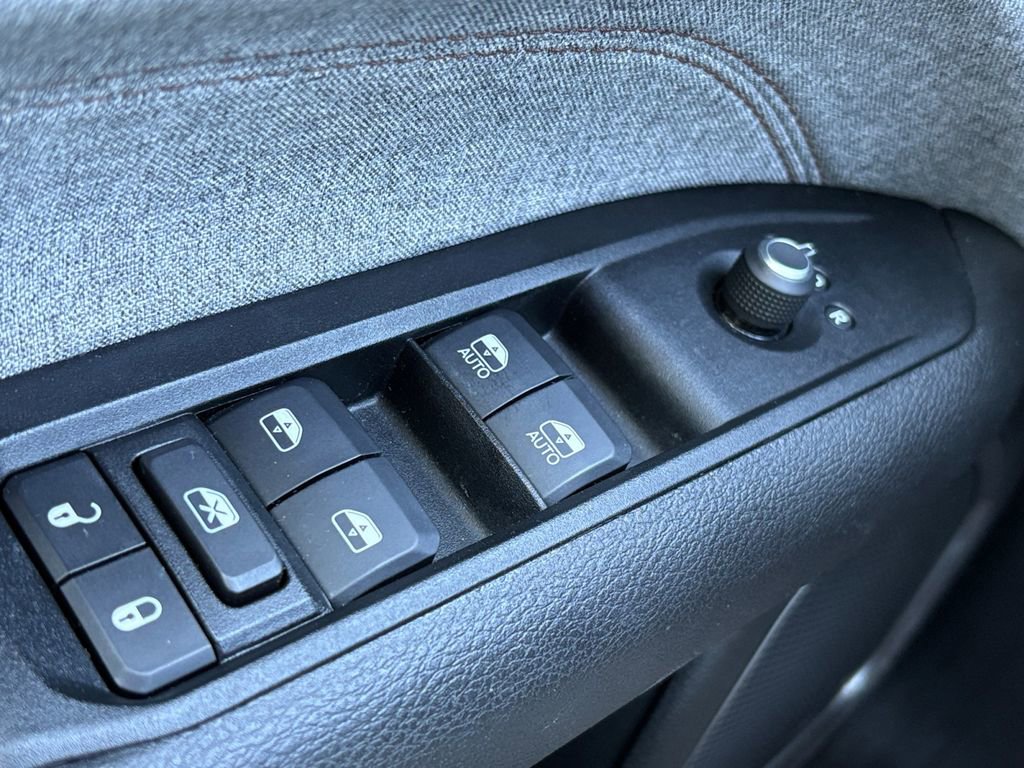 Used 2022 Jeep Compass Latitude image 11