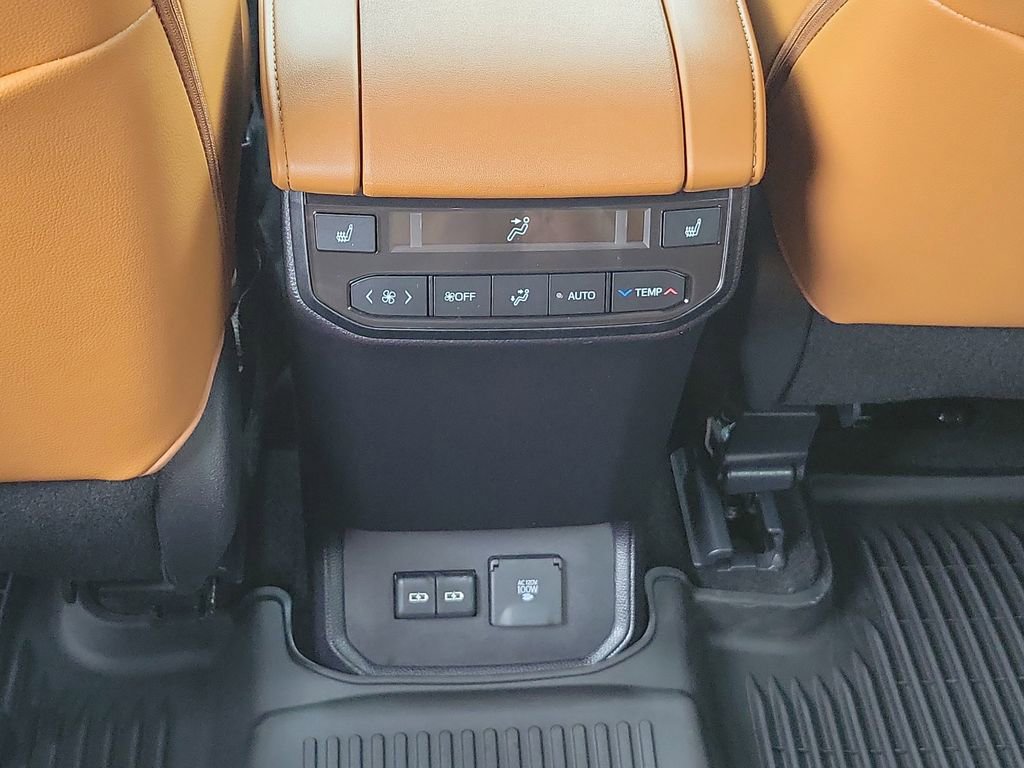 Used 2023 Toyota Highlander Platinum image 25