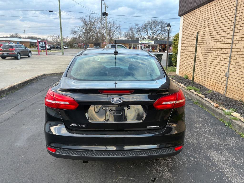 Used 2017 Ford Focus SE FWD image 5