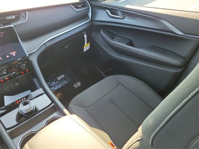 New 2025 Jeep Grand Cherokee L Laredo w/ Luxury Tech Group I image 15