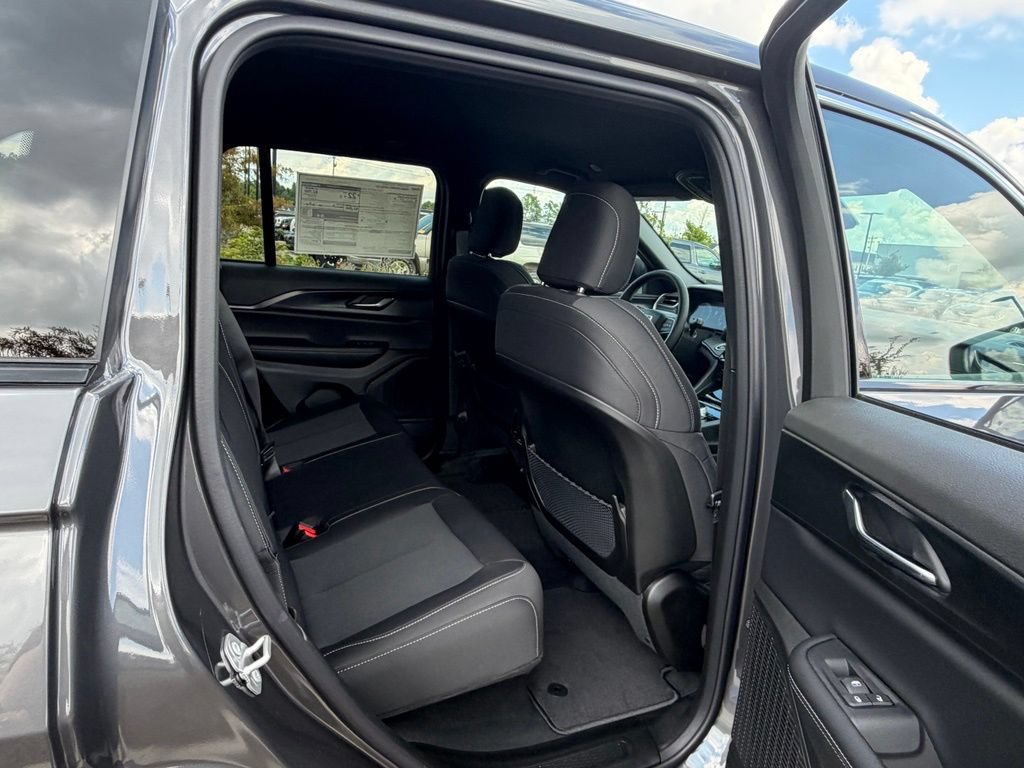 New 2026 Jeep Grand Cherokee Laredo RWD image 40