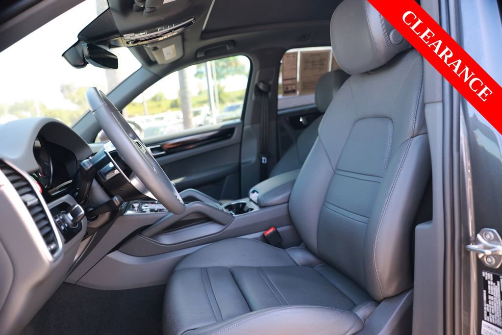 Used 2023 Porsche Cayenne Platinum Edition AWD/4WD image 18
