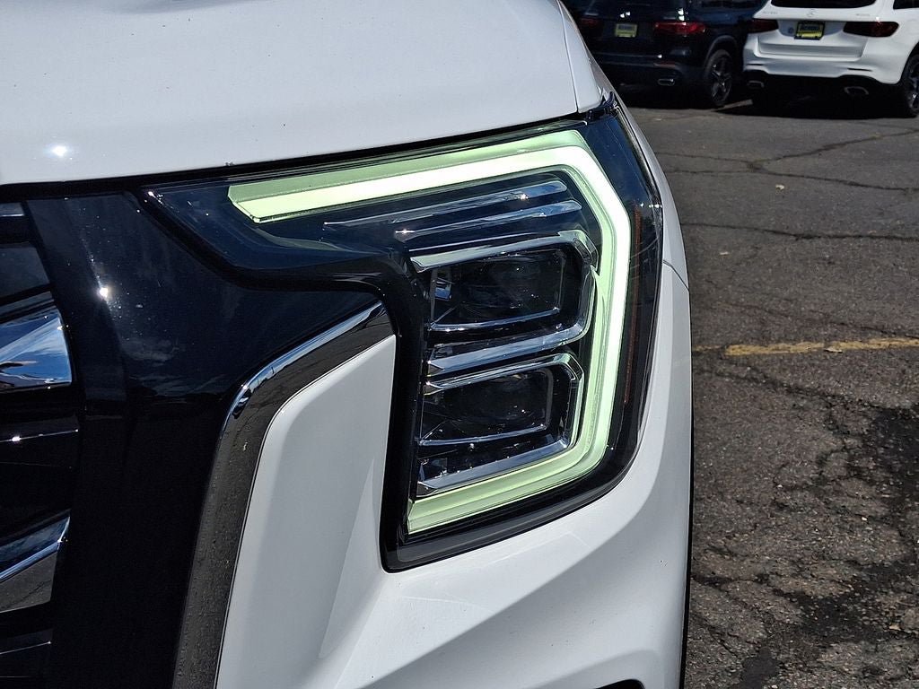 Used 2025 GMC Terrain Elevation w/ Elevation Premium Package AWD/4WD image 9
