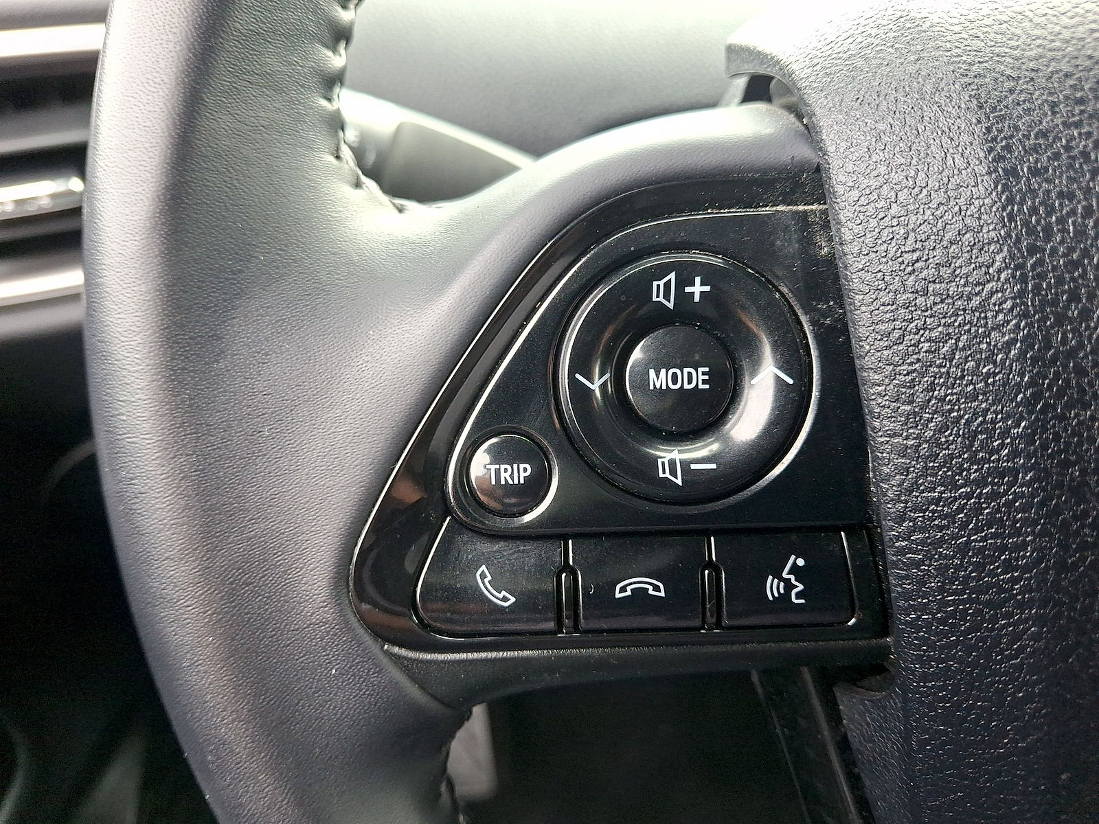 Used 2021 Toyota Prius Prime LE FWD image 17