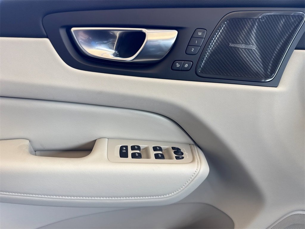 New 2026 Volvo XC60 B5 Ultra w/ Protection Package Premier image 10