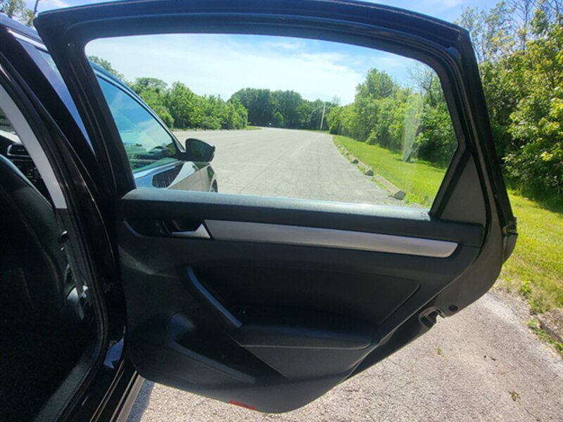 Used 2014 Volkswagen Passat 1.8T SE FWD image 26
