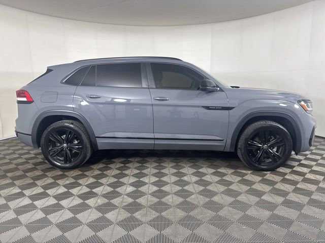 Used 2022 Volkswagen Atlas Cross Sport SEL R-Line AWD/4WD image 2