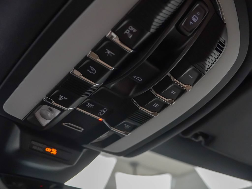Certified 2026 Porsche Macan AWD/4WD image 29