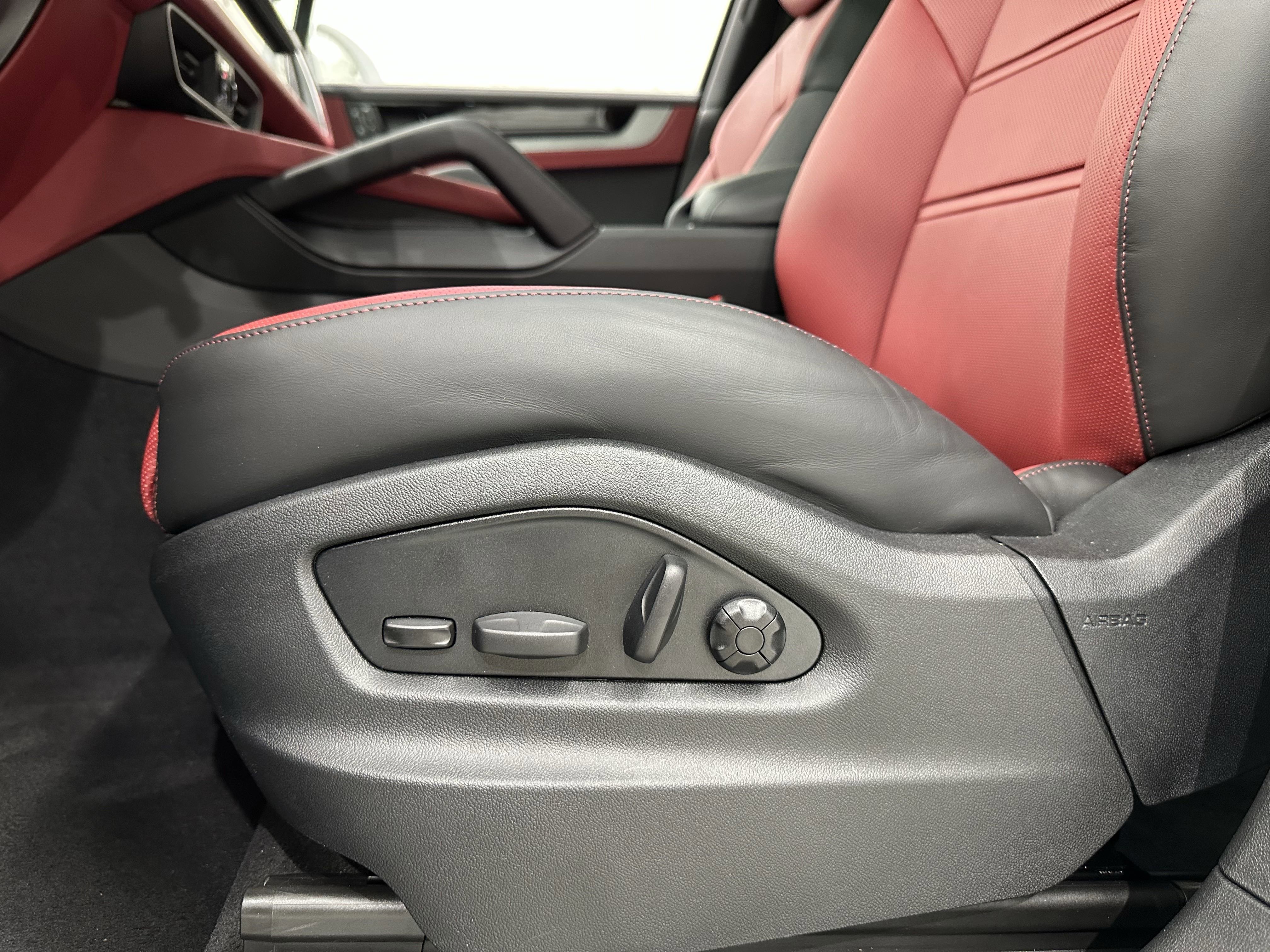 Certified 2025 Porsche Cayenne E-Hybrid image 32