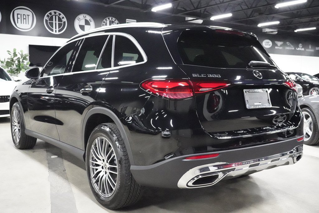 Used 2024 Mercedes-Benz GLC 300 4MATIC image 3
