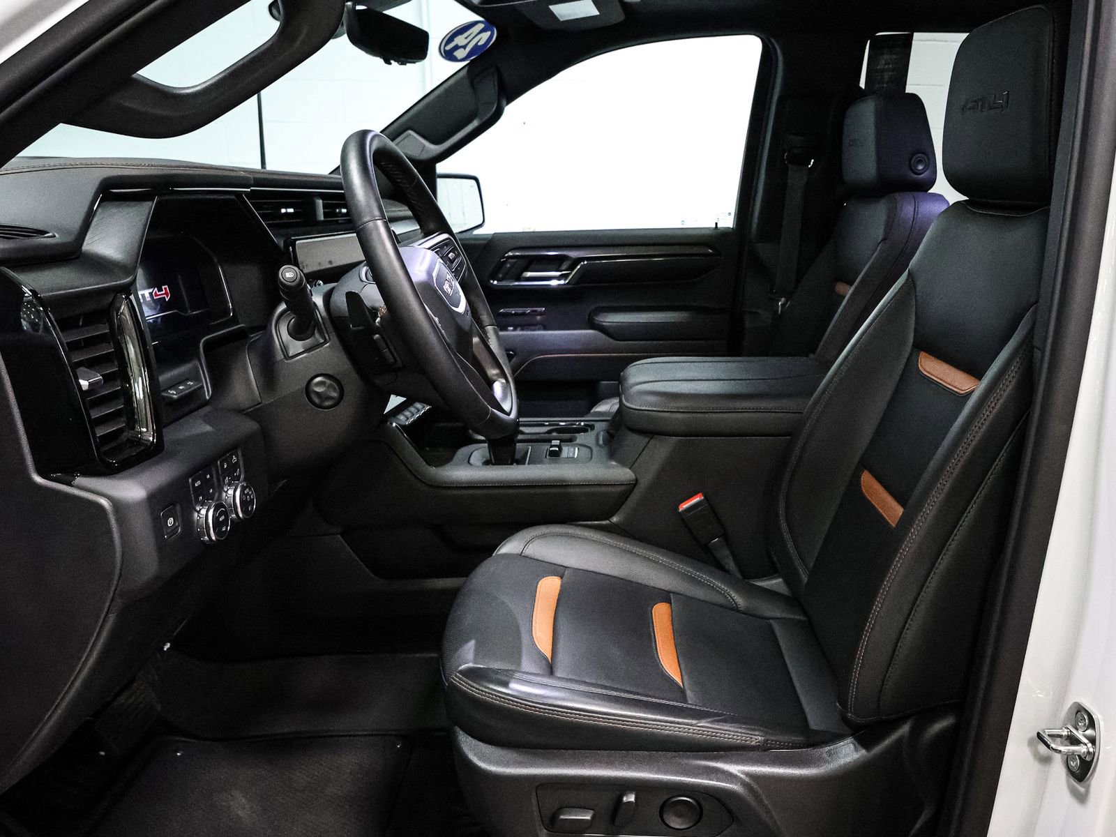 Certified 2024 GMC Sierra 1500 AT4 w/ Technology Package AWD/4WD image 23