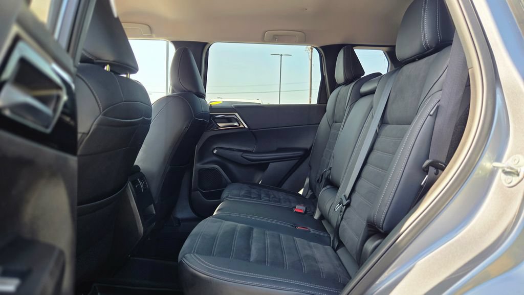 Used 2024 Mitsubishi Outlander SE AWD/4WD image 24