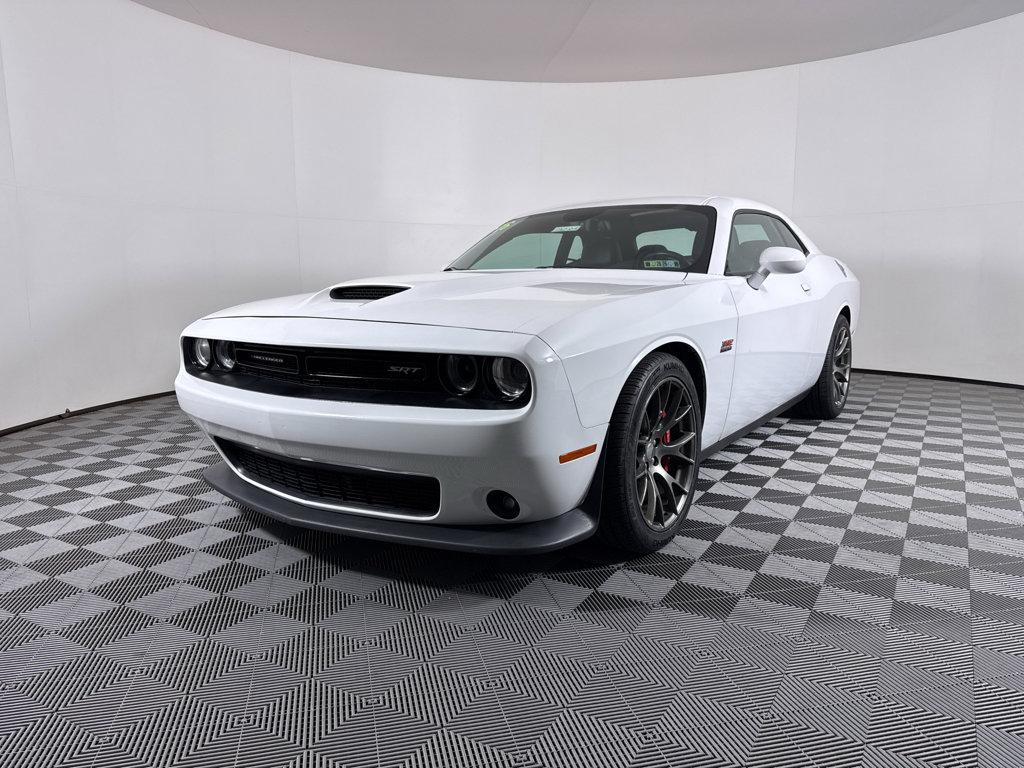 Used 2016 Dodge Challenger SRT w/ Technology Group image 17