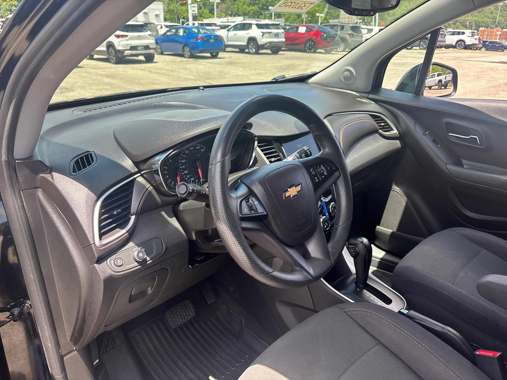 Used 2019 Chevrolet Trax LS w/ Tint and Cruise Package AWD/4WD image 12