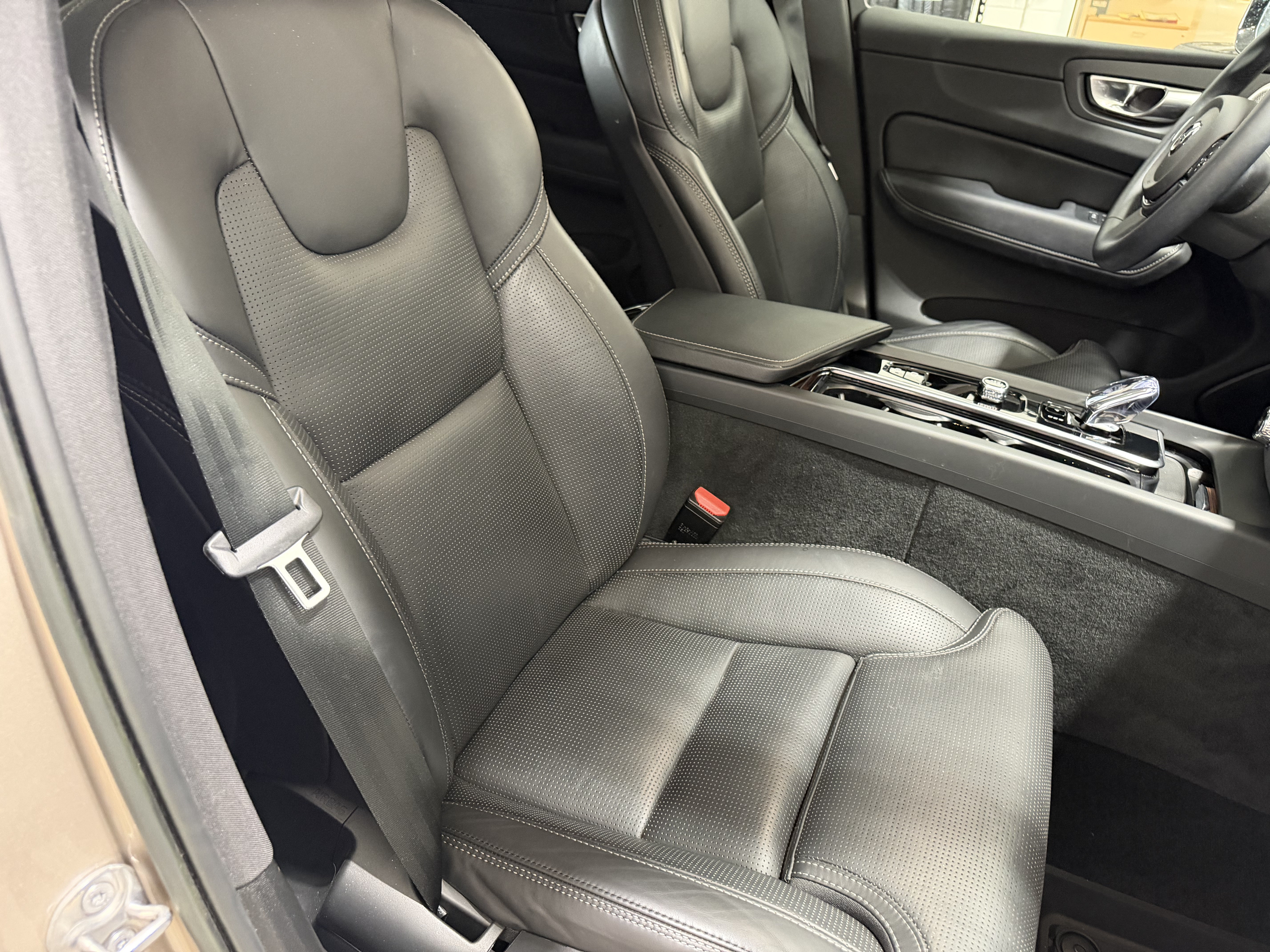 Used 2023 Volvo XC60 B6 Ultimate w/ Climate Package AWD/4WD image 19