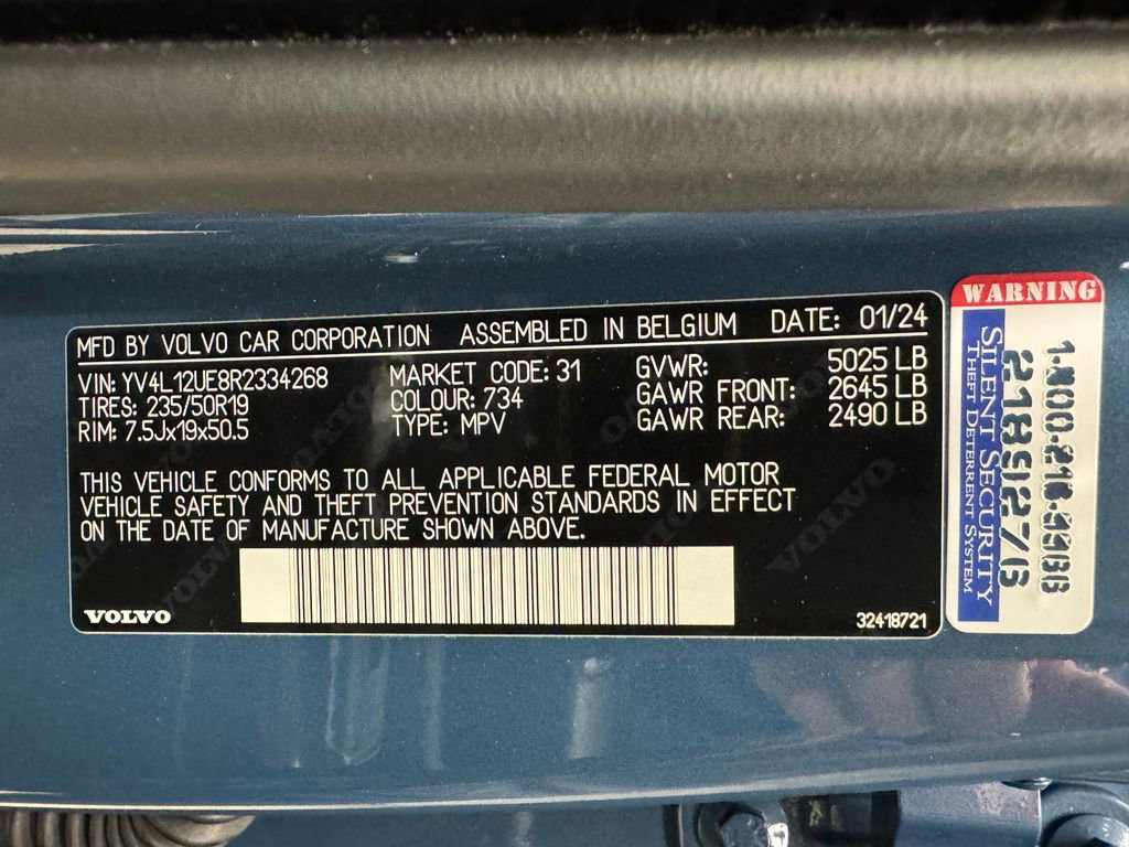 Used 2024 Volvo XC40 B5 Plus image 32