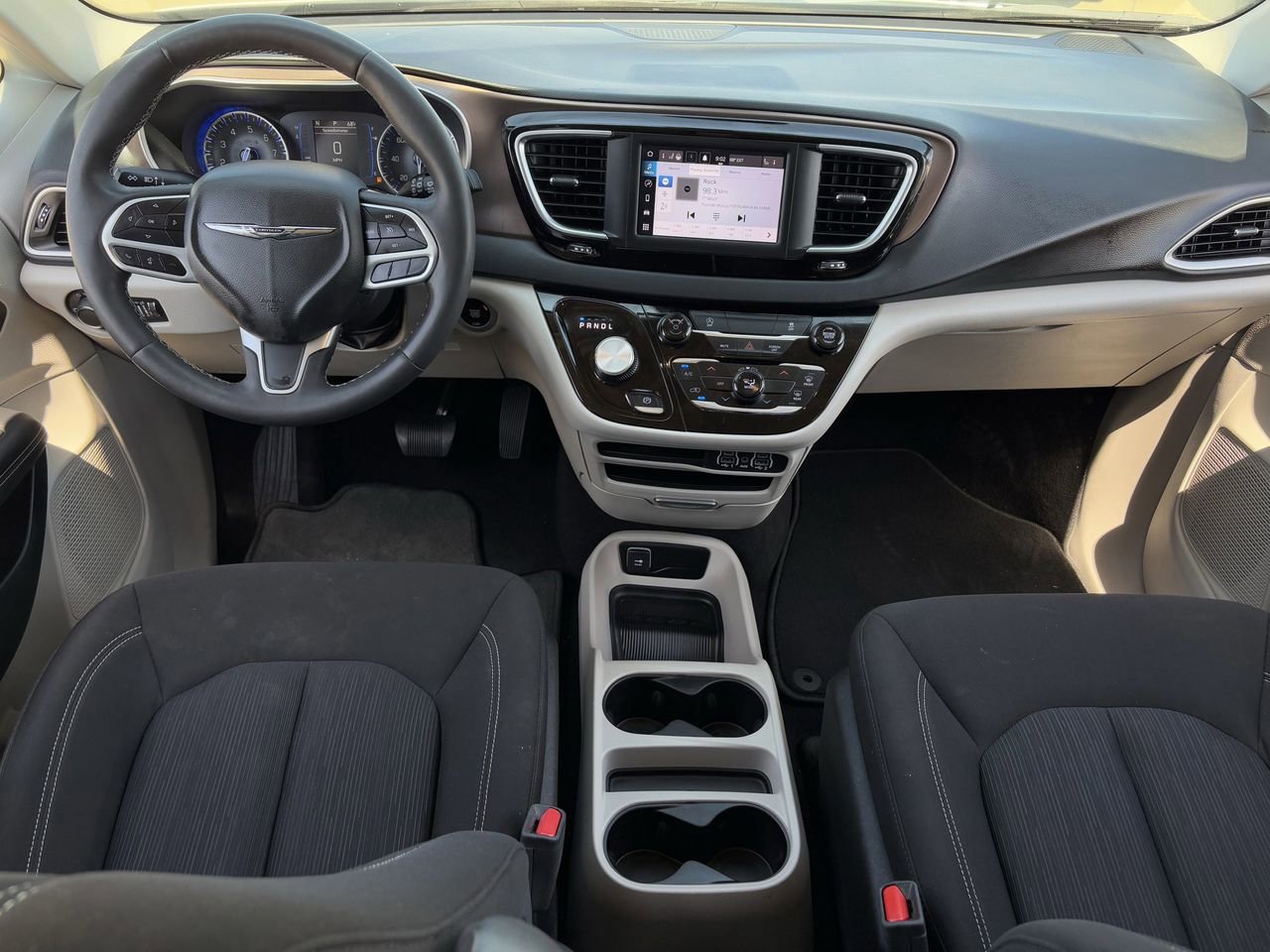 Used 2024 Chrysler Voyager LX image 12