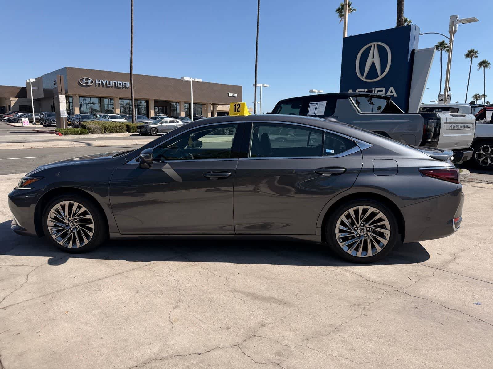Used 2025 Lexus ES 300h w/ Accessory Package (Z1) FWD image 2