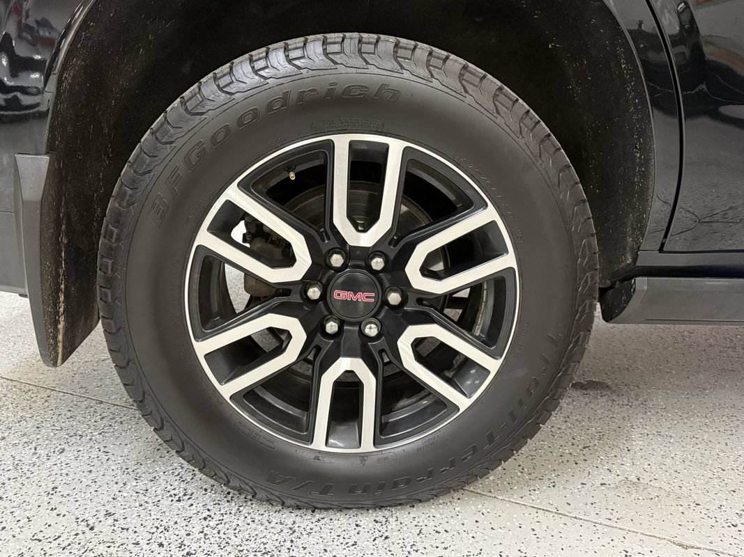 Used 2023 GMC Yukon AT4 w/ Technology Package AWD/4WD image 23