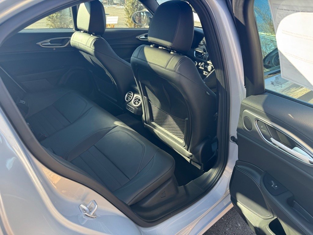 New 2025 Alfa Romeo Giulia AWD w/ Veloce Package AWD image 13