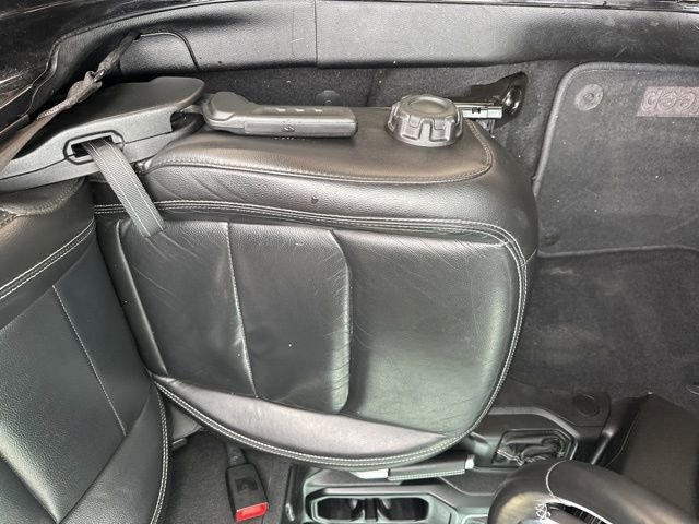 Used 2018 Jeep Wrangler Unlimited Sahara image 19