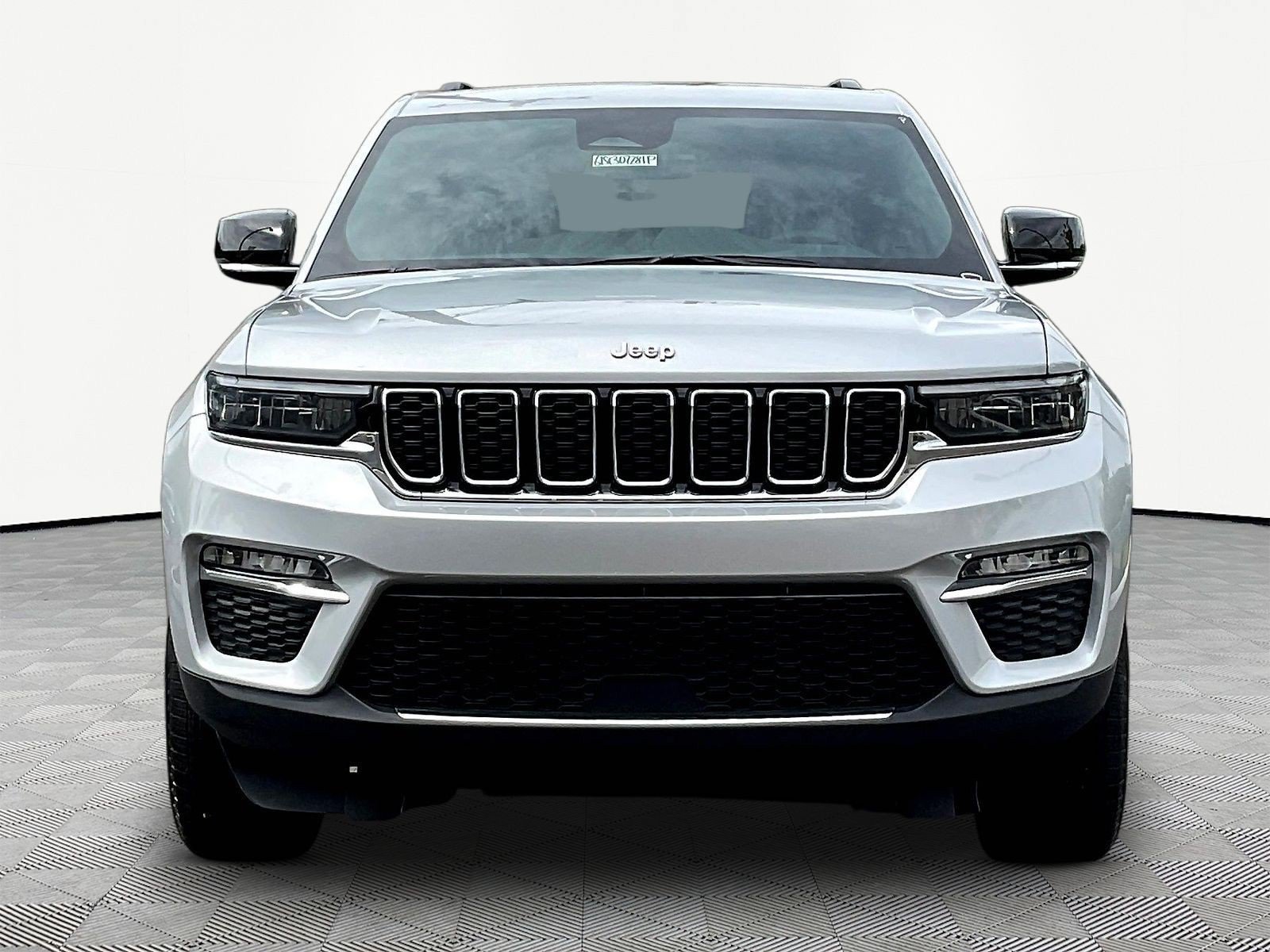 Used 2025 Jeep Grand Cherokee Limited AWD/4WD image 2