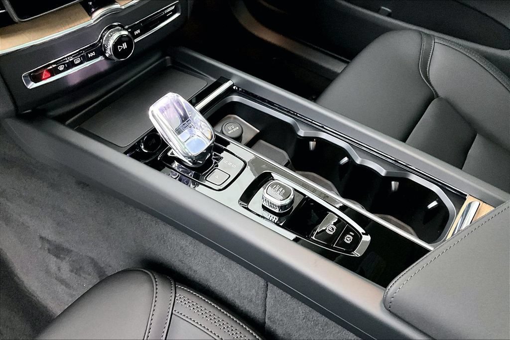 New 2026 Volvo XC60 B5 Core w/ Climate Package AWD/4WD image 20