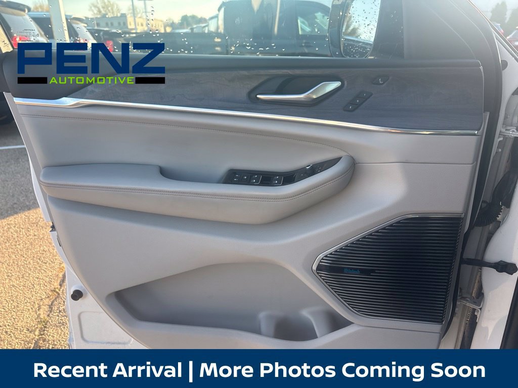 Used 2021 Jeep Grand Cherokee L Overland w/ Luxury Tech Group IV AWD/4WD image 21