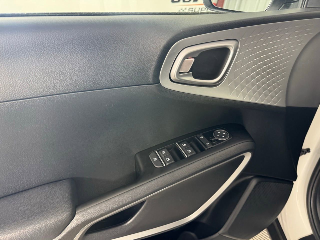 Used 2025 Kia Soul LX w/ LX Technology Package FWD image 15
