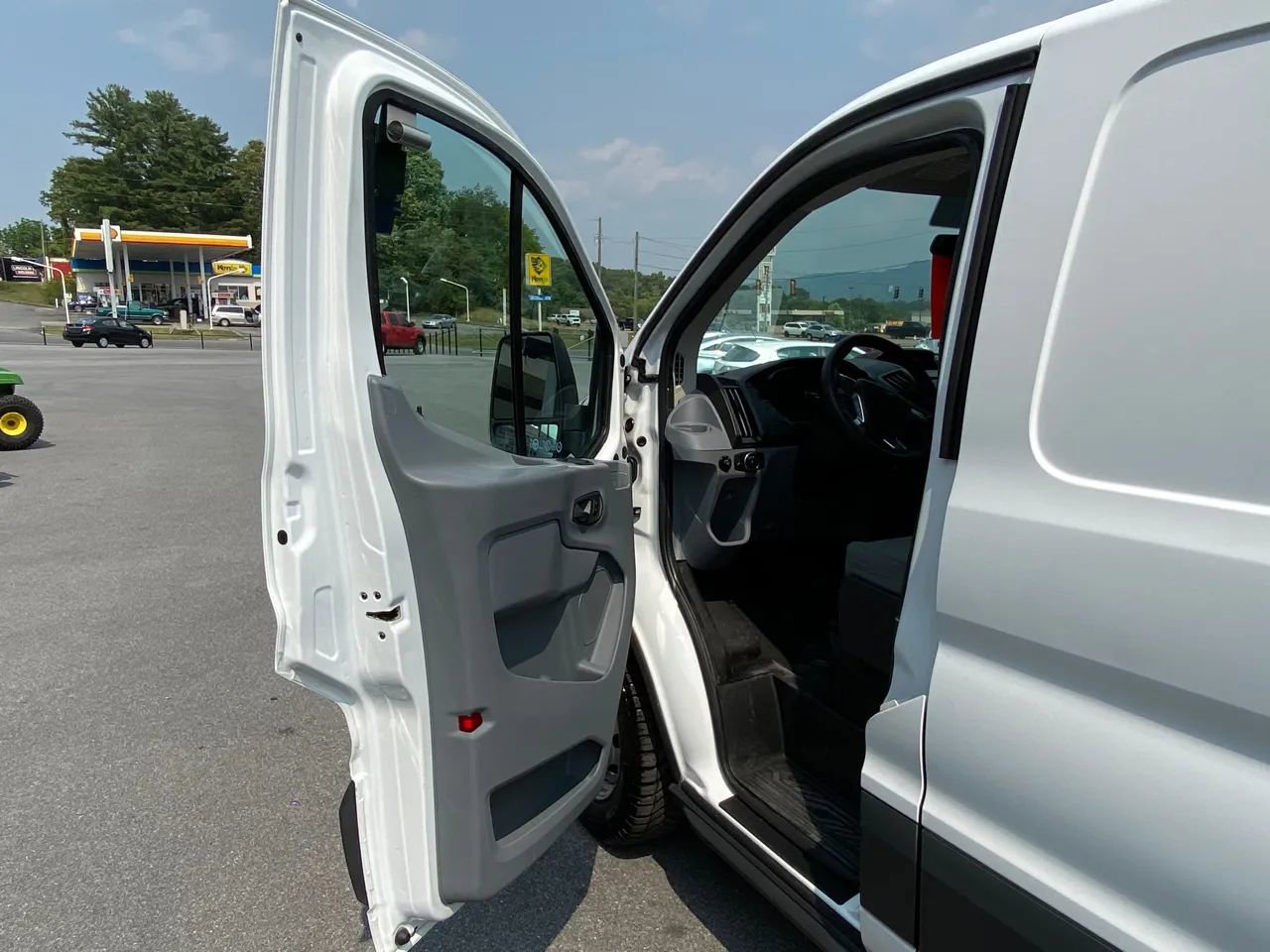 Used 2016 Ford Transit 150 Low Roof RWD image 7