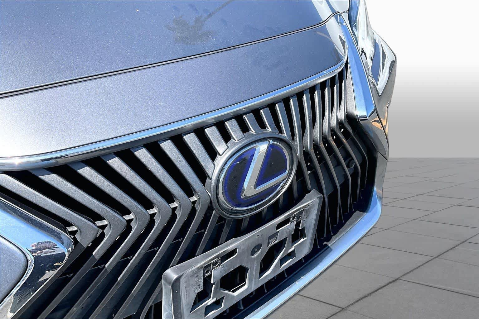 Used 2019 Lexus ES 300h w/ Premium Package FWD image 29