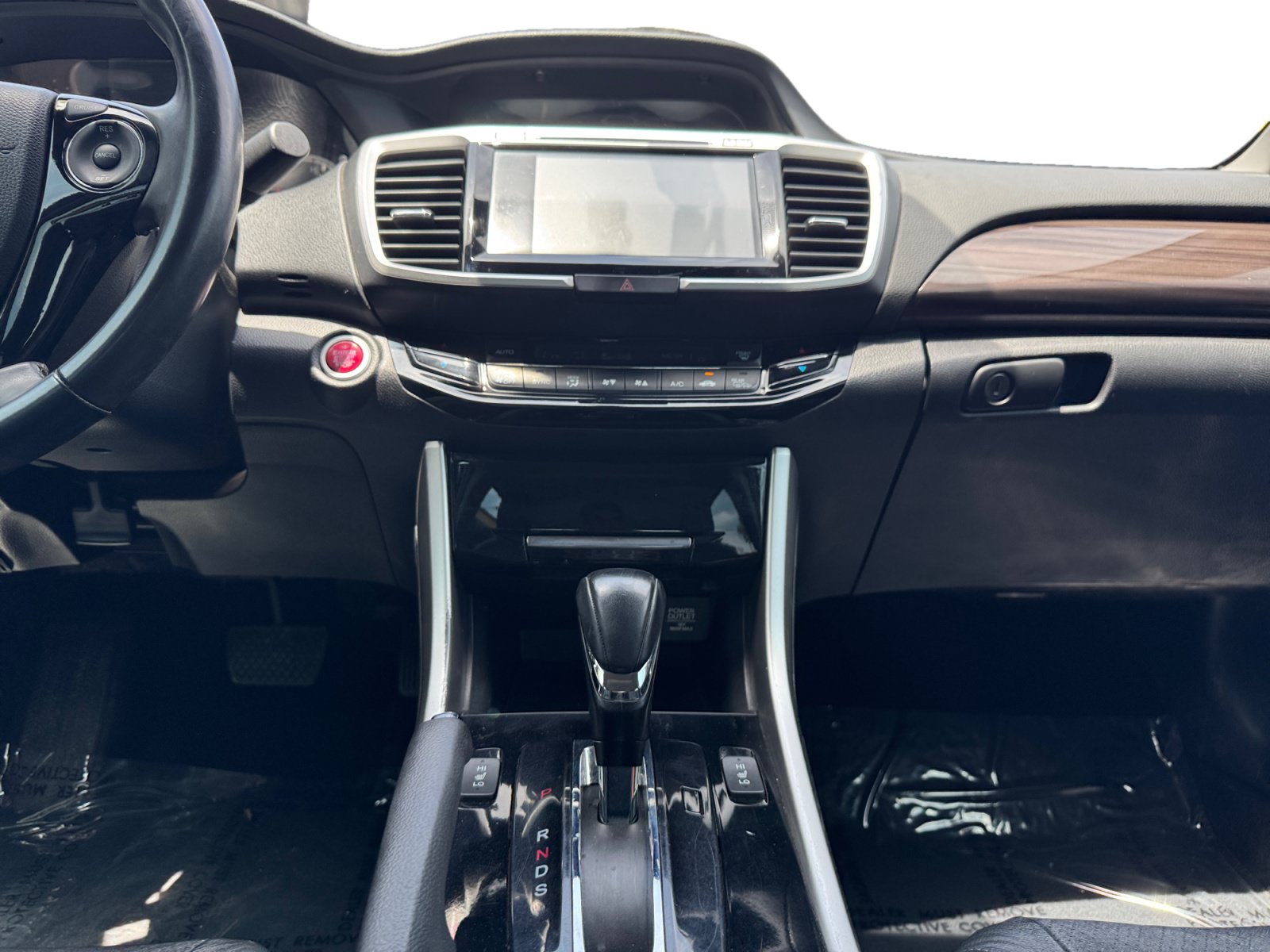 Used 2017 Honda Accord EX-L image 11
