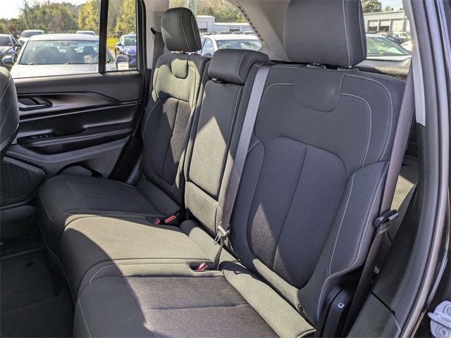 Used 2023 Jeep Grand Cherokee Laredo image 24