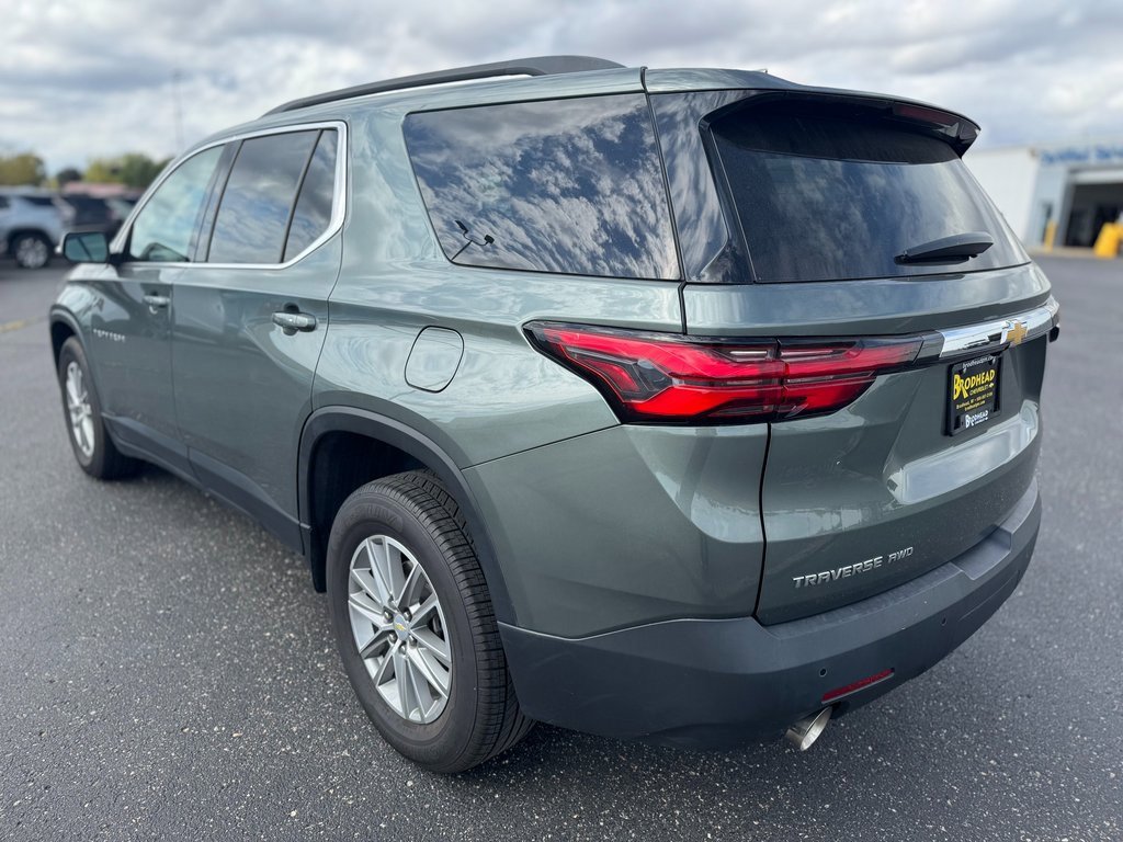 Used 2023 Chevrolet Traverse LT image 3