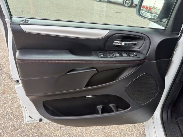 Used 2019 Dodge Grand Caravan GT image 11