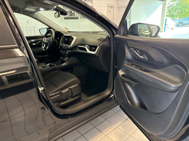 Used 2023 GMC Terrain SLE w/ Driver Convenience Package image 29