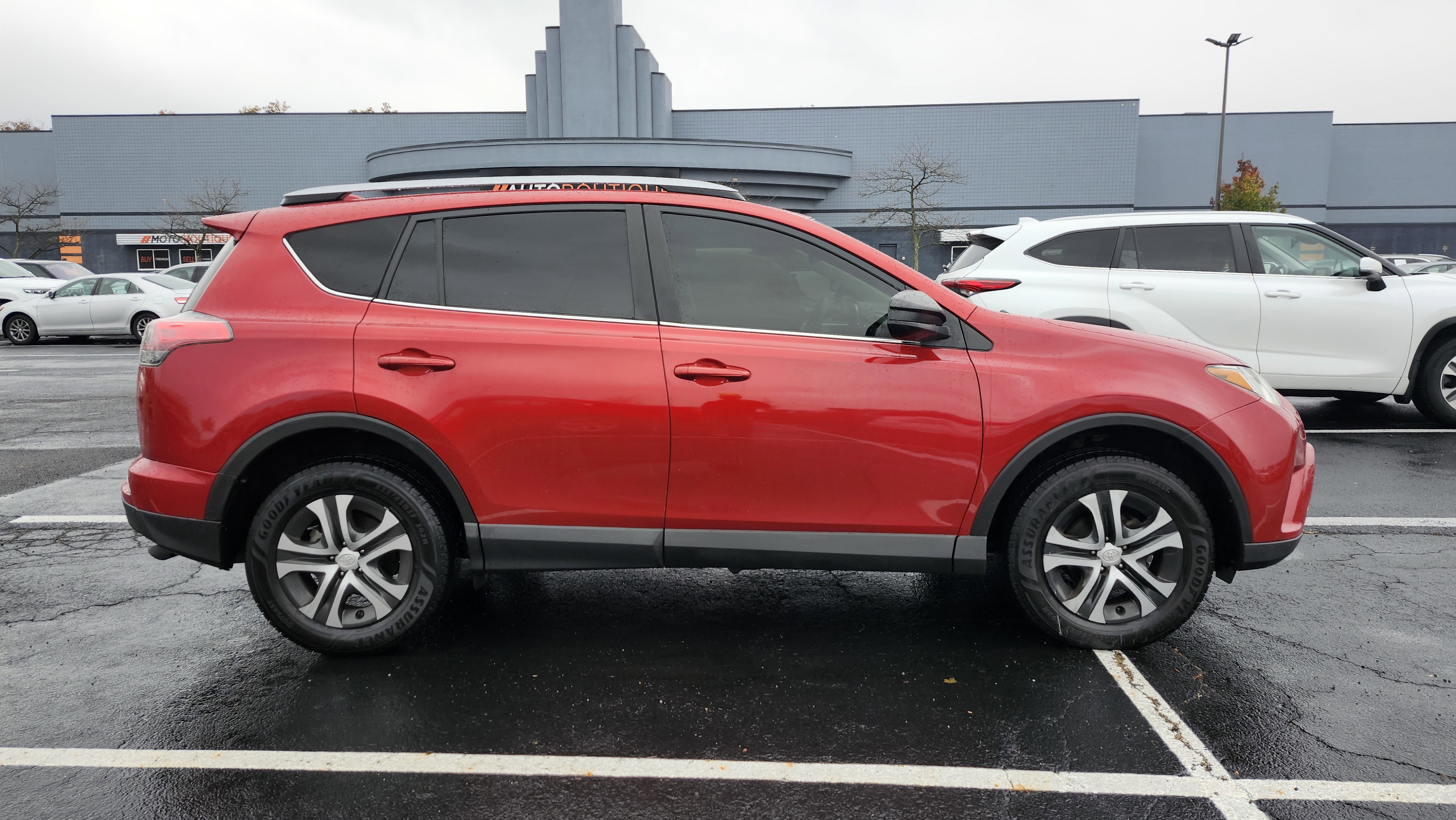 Used 2017 Toyota RAV4 LE image 12