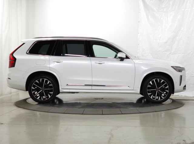 Used 2025 Volvo XC90 B6 Plus AWD/4WD image 12