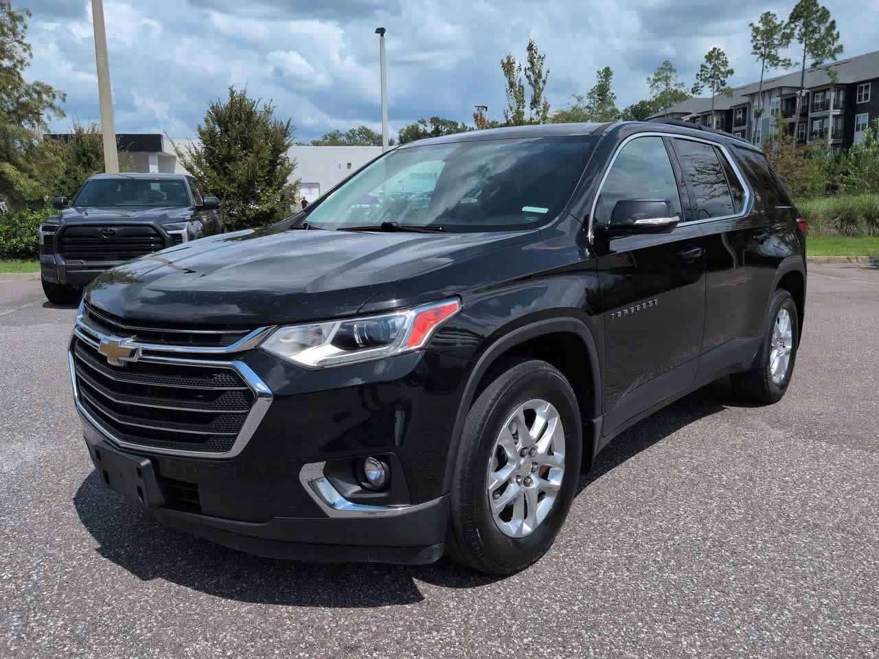 Used 2019 Chevrolet Traverse LT FWD image 2