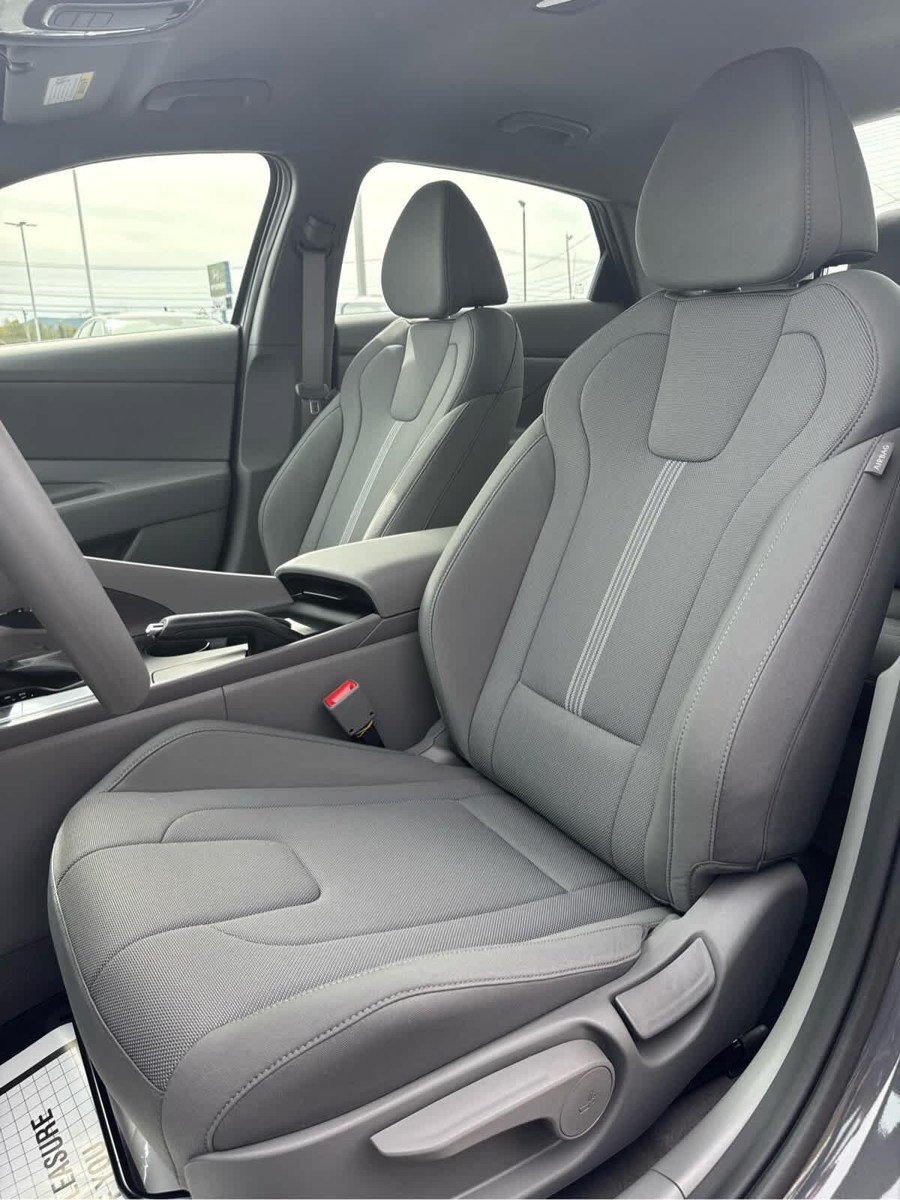 New 2026 Hyundai Elantra SE FWD image 23