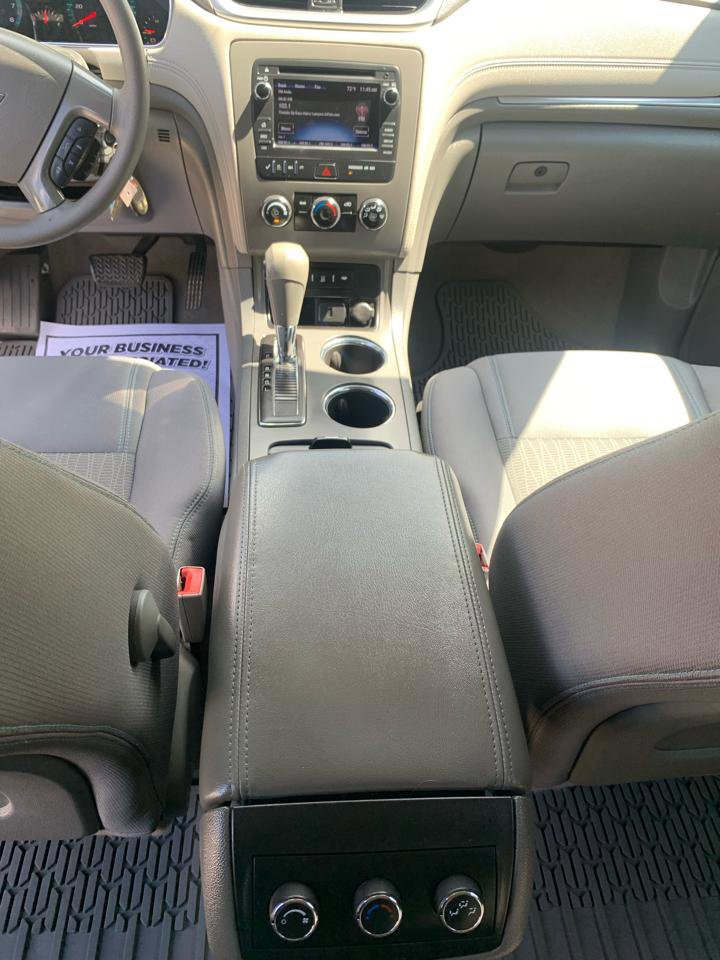 Used 2017 Chevrolet Traverse LS FWD image 12