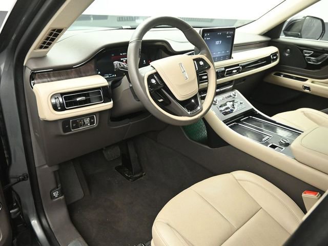 Used 2023 Lincoln Aviator Reserve w/ Equipment Group 201A image 9