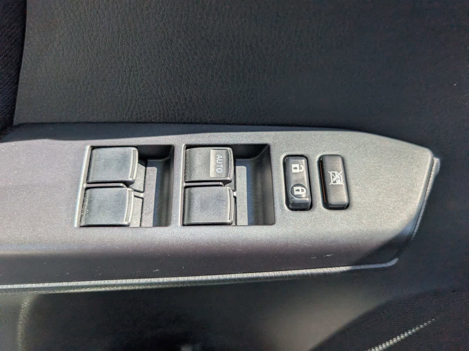 Used 2016 Toyota RAV4 LE AWD/4WD image 16