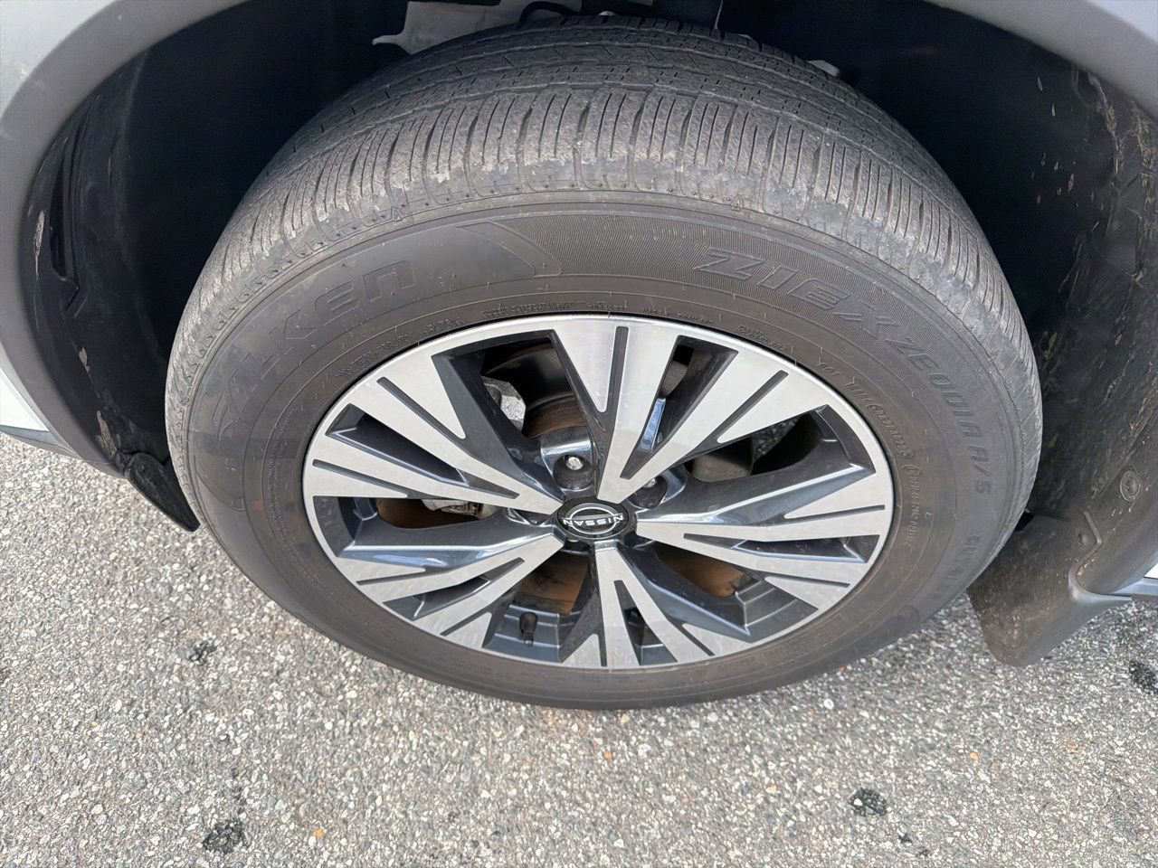 Used 2023 Nissan Rogue SV image 11