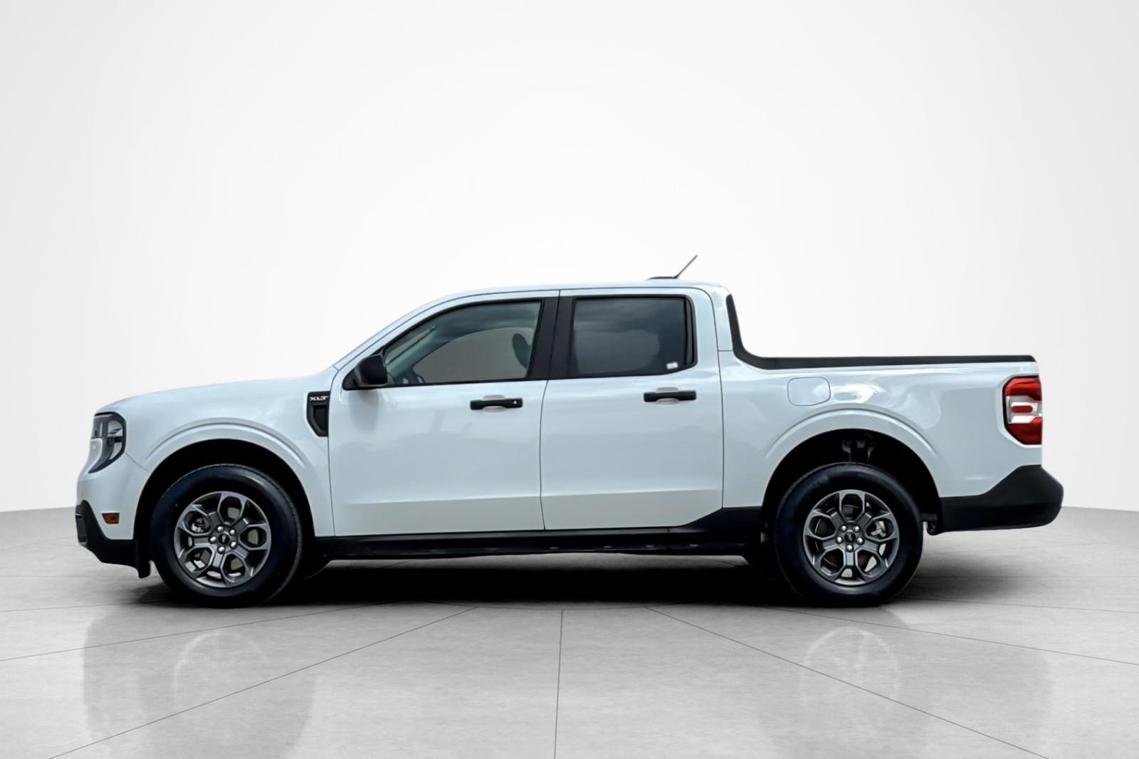 Used 2025 Ford Maverick XLT FWD image 2